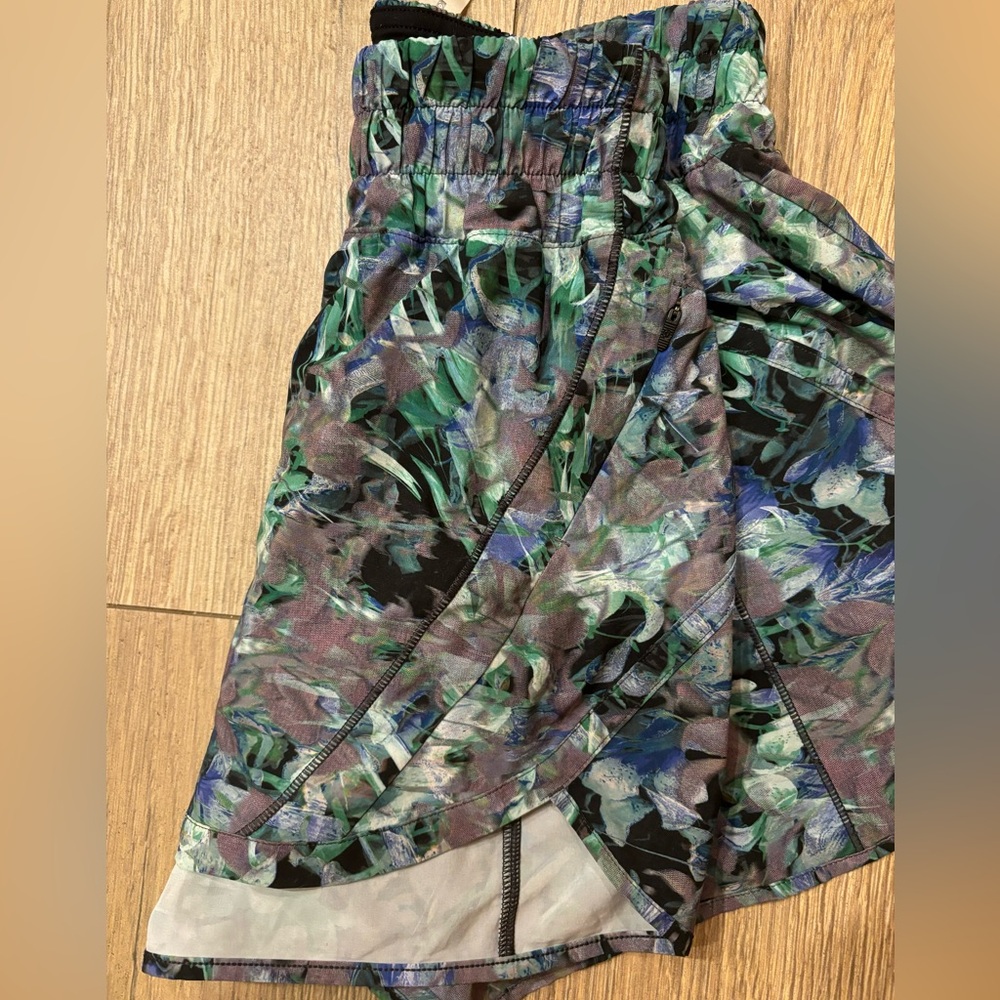 LULULEMON Track That 5" Short Rapid Flourish Multi Size 4 - Picture 14 of 14